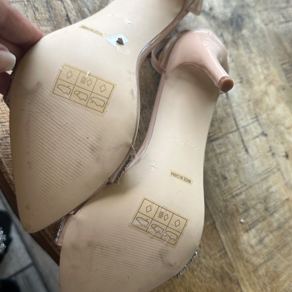 Beige Strappy heel new never worn - Picture 7 of 7